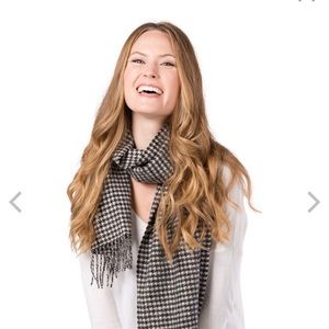 Classic houndstooth Cashmere scarf